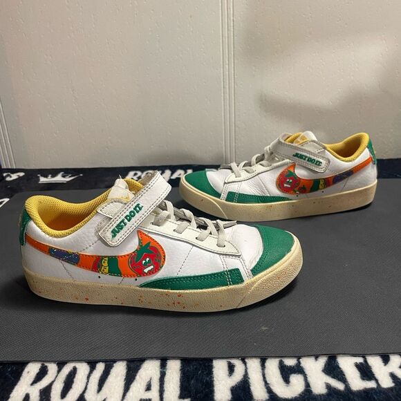 NIKE BLAZER LOW '77 (PS) WHITE-MAGMA ORANGE-SAIL Fruity Graphics Shoes 3Y - Picture 1 of 9